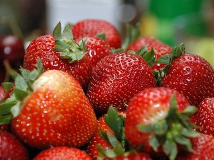 Nativa Farmácia e Manipulação A ingestão diária de 500 gramas de morangos por um mês é capaz de reduzir níveis de colesterol em 9% e de triglicérides em 20%, mostra pesquisa O morango é uma boa arma na luta contra o colesterol. A...